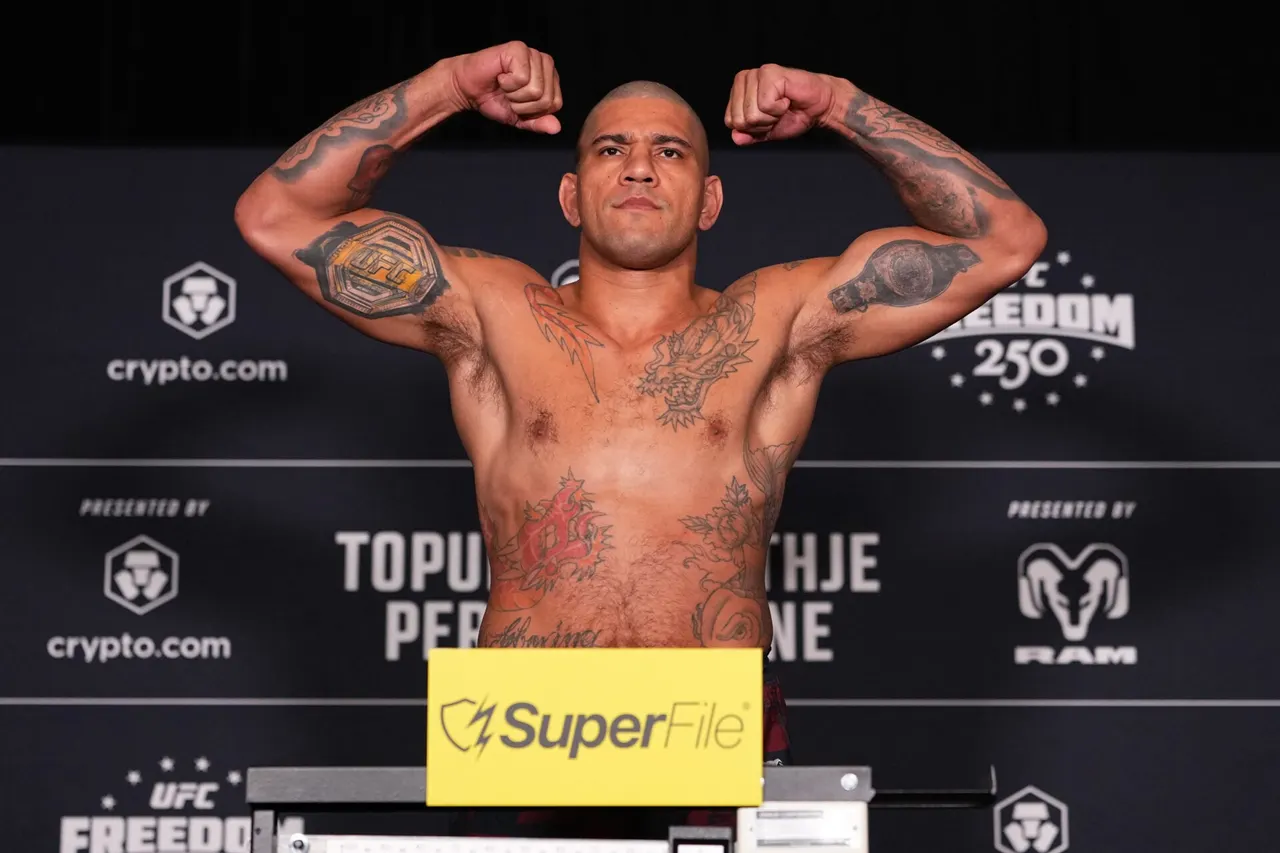 Алекс Перейра уйдёт из тяжелого веса после поражения на UFC 335