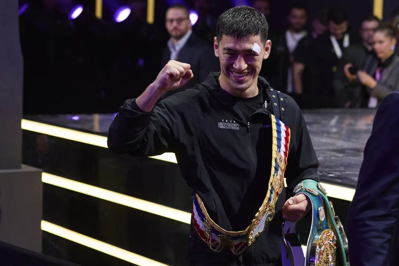 Павел Сосулин дал прогноз на бой Бивола и Смита